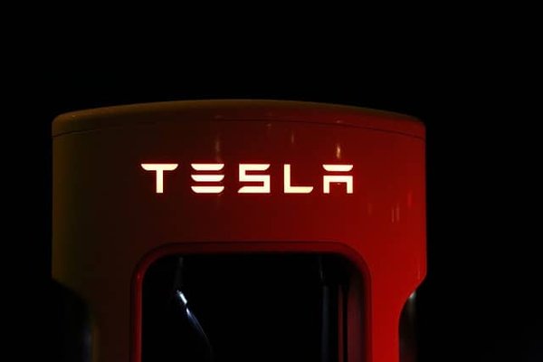 Comment recharger sa voiture électrique pour des trajets en toute sécurité ?